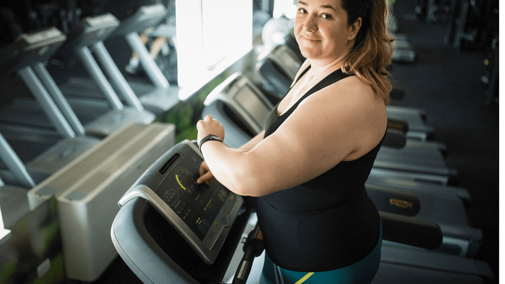 woman Incline Walking vs Running for Weight Loss